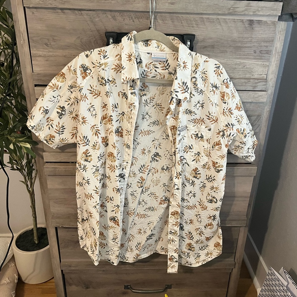 Columbia Leaf Print Short Sleeve Shirt